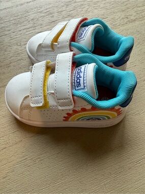 adidas White Kids Sneakers with Rainbow Accent and Teal Lining